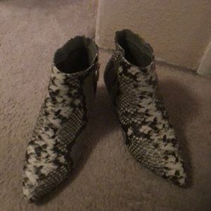Steve Madden SKYWAY snake print bootie .